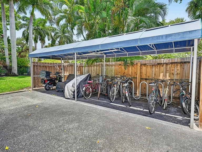 2220 Bahia Vista St #G4 — Photo 24