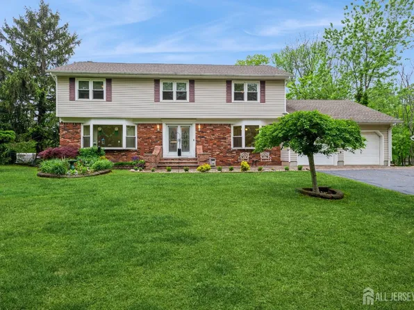 27 Briarwood Dr, Matawan, NJ 07747