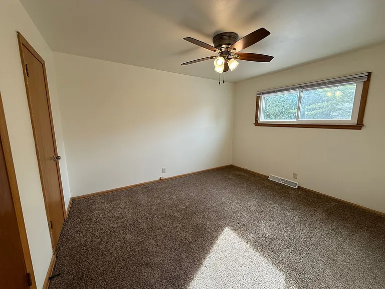 N88W14915 Jefferson Ave — Photo 10