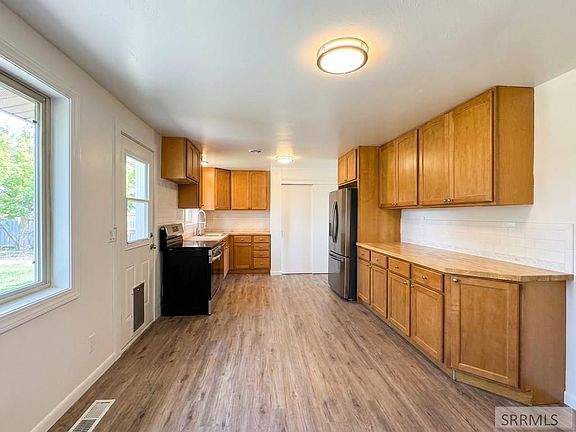 4th image of 2237 Logan Dr