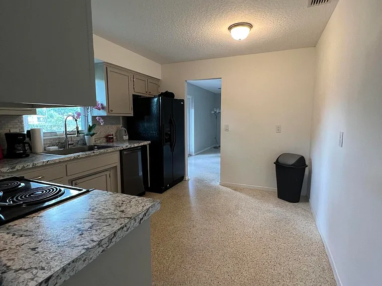 987 Kings Post Rd — Photo 11