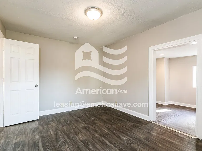 1496274_010_bedroom_11.jpg
