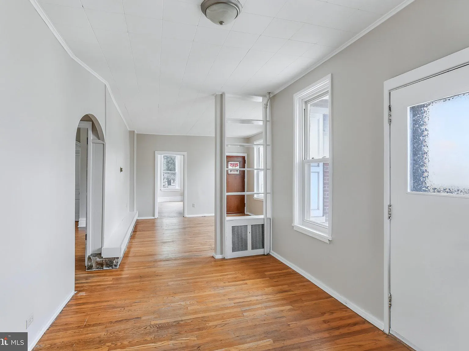 2 bed, 1.0 bath, 2440 sqft, $1,295 — Photo 4