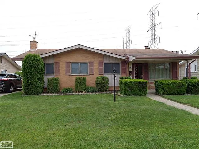 35456 Malibu Dr photo 1