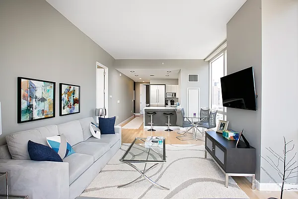 Rented by (Legacy) Elegran | media 10