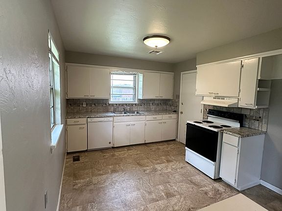 3rd image of 1416 Avondale Dr
