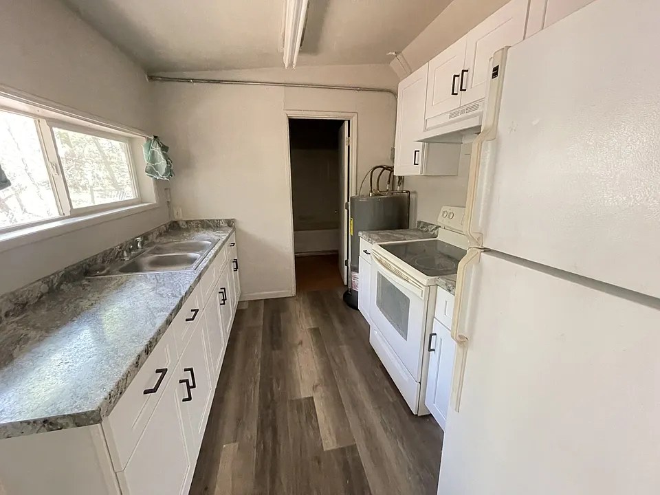 3561 Parkway #B