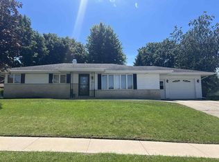 208 Woodland Beach Rd, Lake Mills, WI 53551