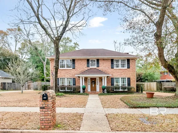 813 Regents Dr E, Mobile, AL 36609