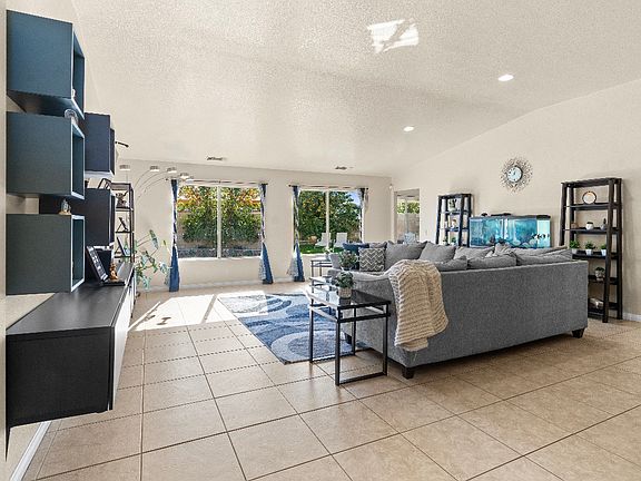 5th image of 44658 Franklin Ct