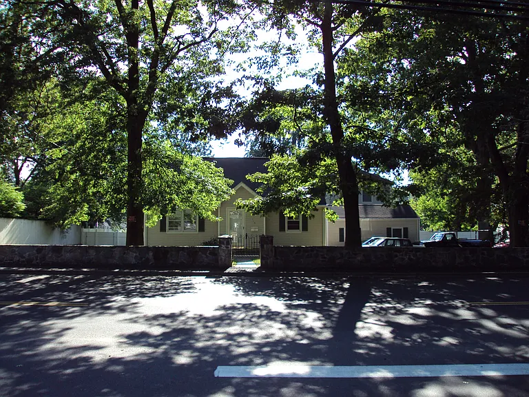 115 Stuart Ave — Photo 1
