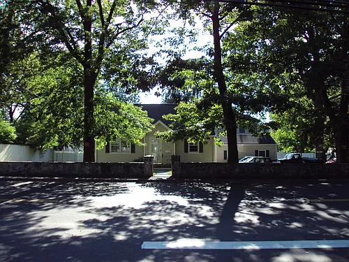 115 Stuart Ave Photo 1