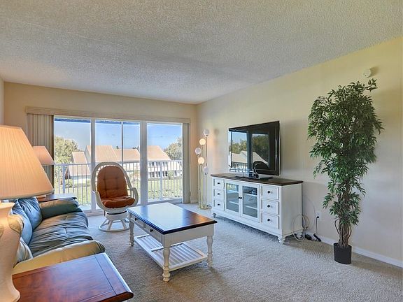 3rd image of 6134 S River Run Dr