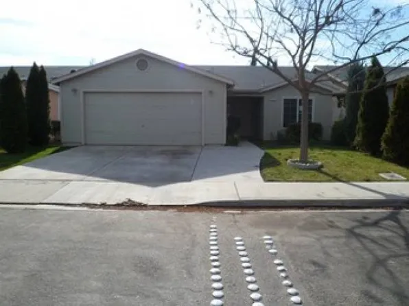 132 Noble Park Cir, Patterson, CA 95363