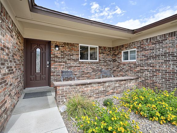 3rd image of 11407 Manitoba Dr NE