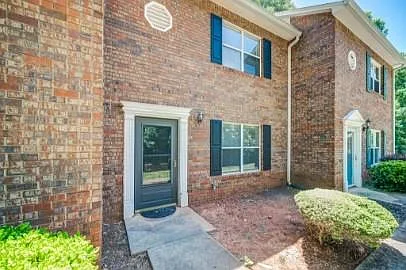 2 bed, 1.5 bath, 988 sqft, $1,390 — Photo 2