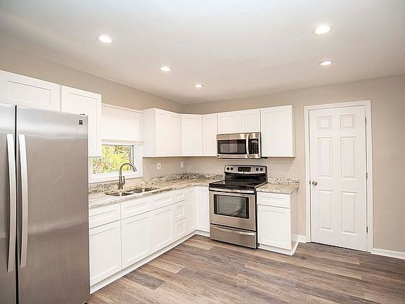 5th image of 4458 Crystal Ave