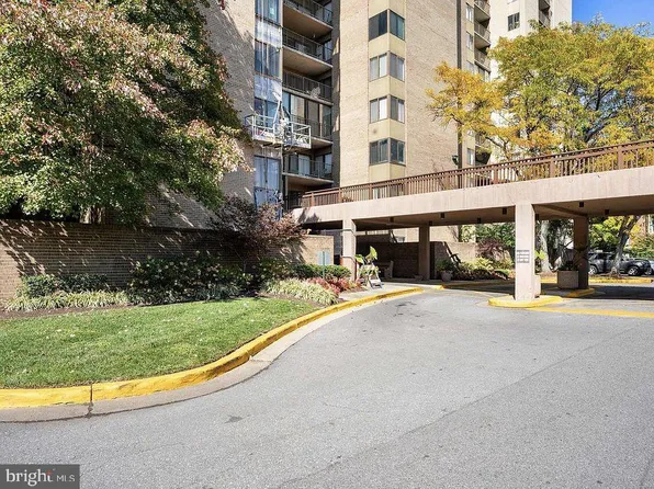 9200 Edwards Way APT 911, Hyattsville, MD 20783