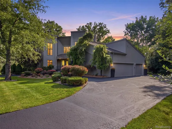 1250 Sunniwood Pl, Rochester, MI 48306