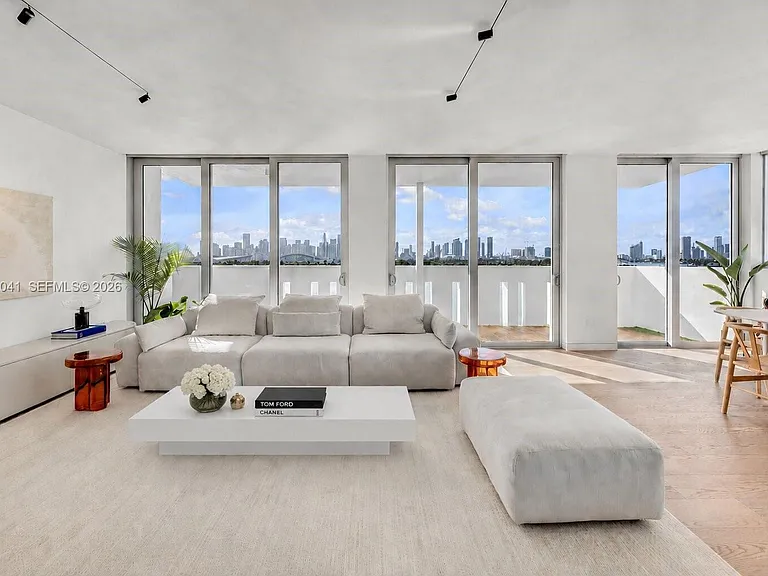 800 West Ave #11 — Photo 1