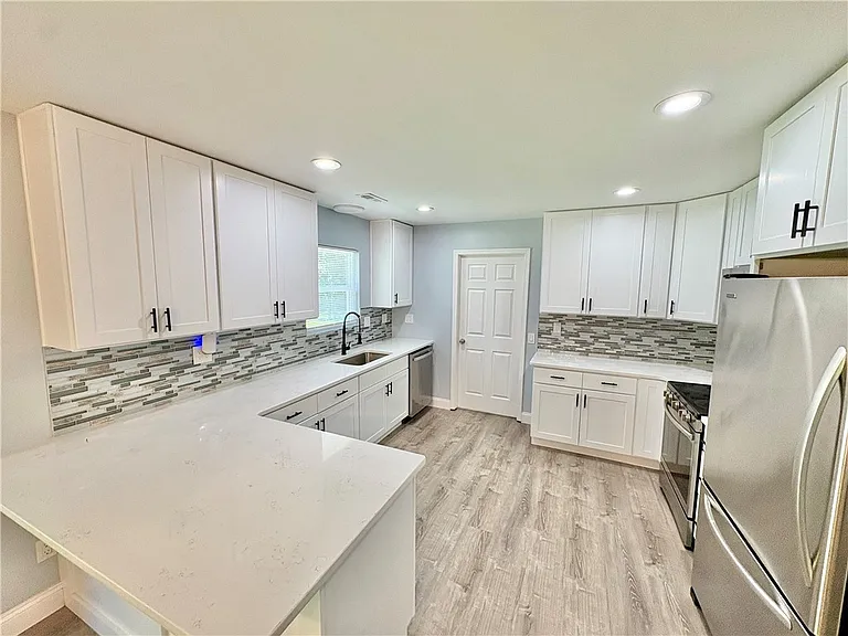 113 Aycock Dr — Photo 1