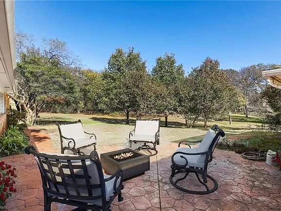 5th image of 158 Red Oak Ln