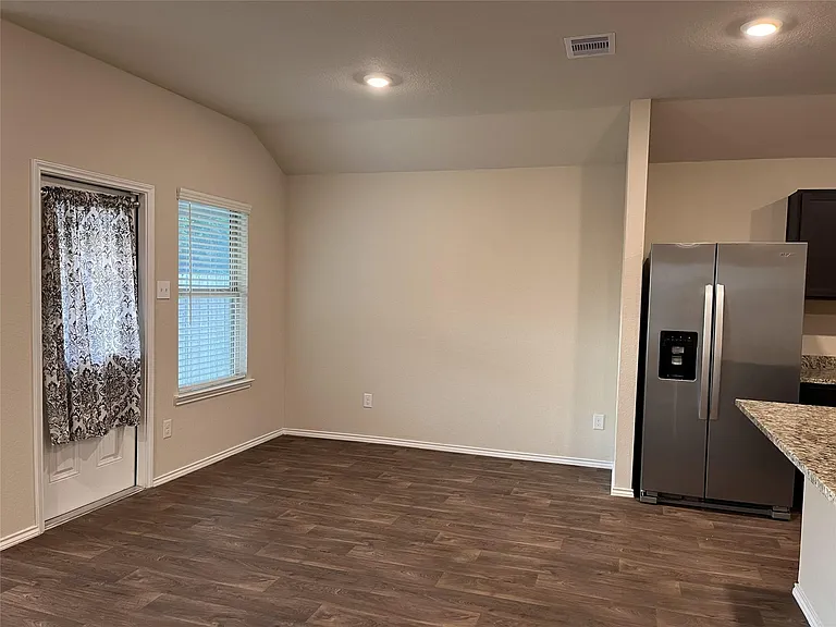 312 Comal Dr — Photo 15