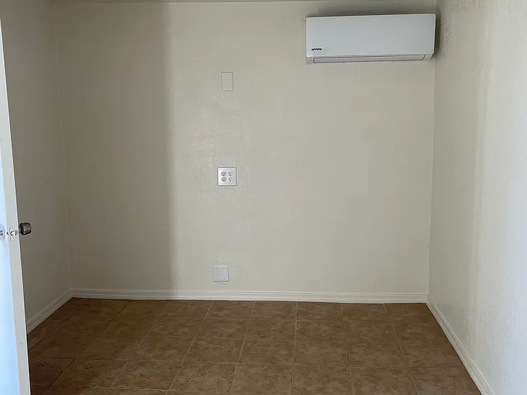 585 S 12th Ave #B — Photo 4
