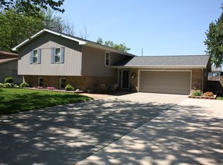 1712 Ebel Dr, Normal, IL 61761