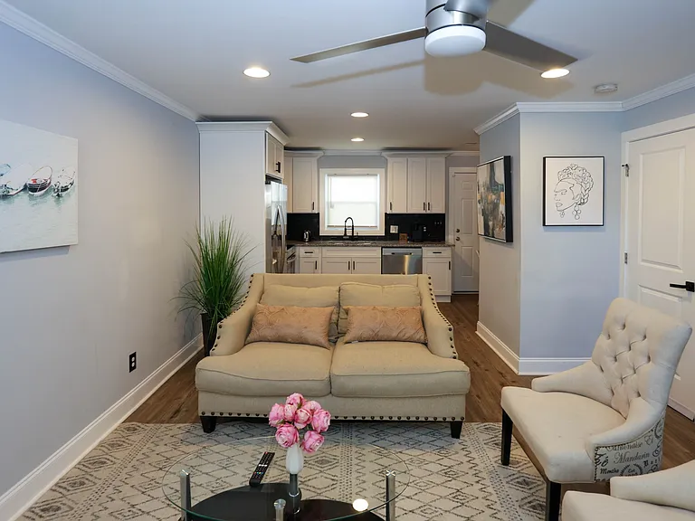 1809 Vesta Ave #1 — Photo 5