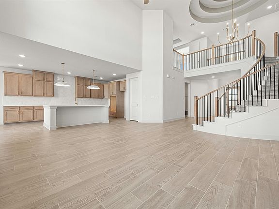 3rd image of 18925 Moonriver St