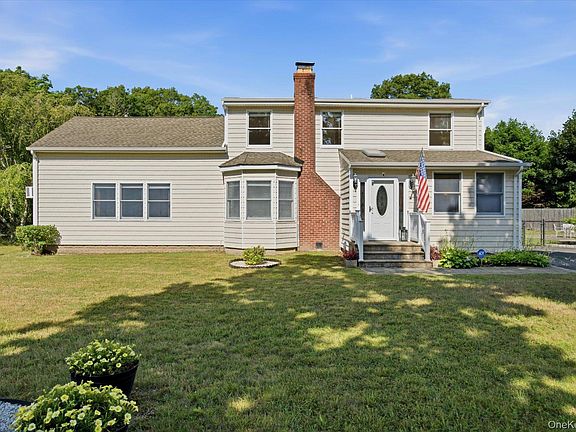 3rd image of 498 Miller Place Road