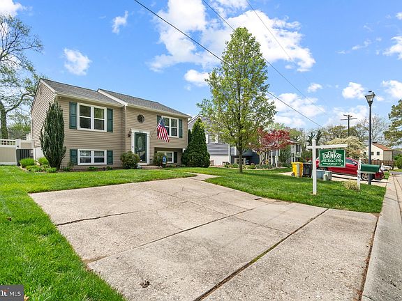 2nd image of 1006 4th St