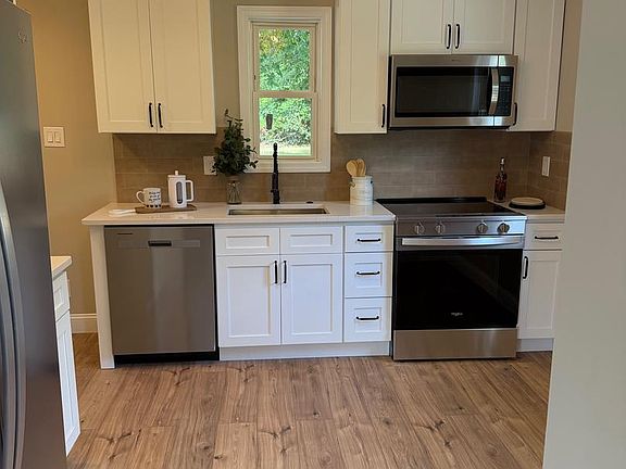 5th image of 9 E Williams Ave