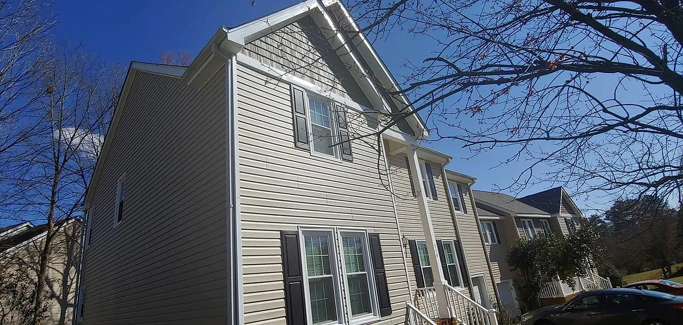 4 bed, 2.5 bath, 3000 sqft, $2,300 — Photo 2