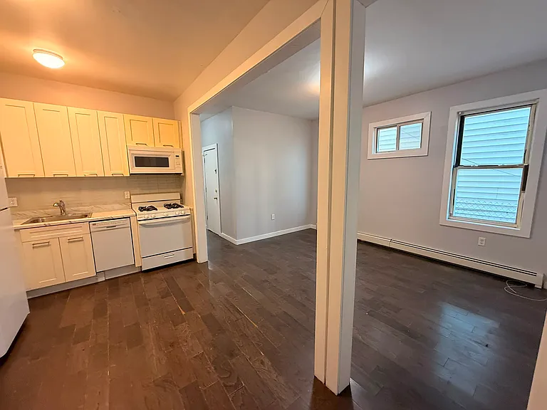 29 Bartholdi Ave #A1 — Photo 4