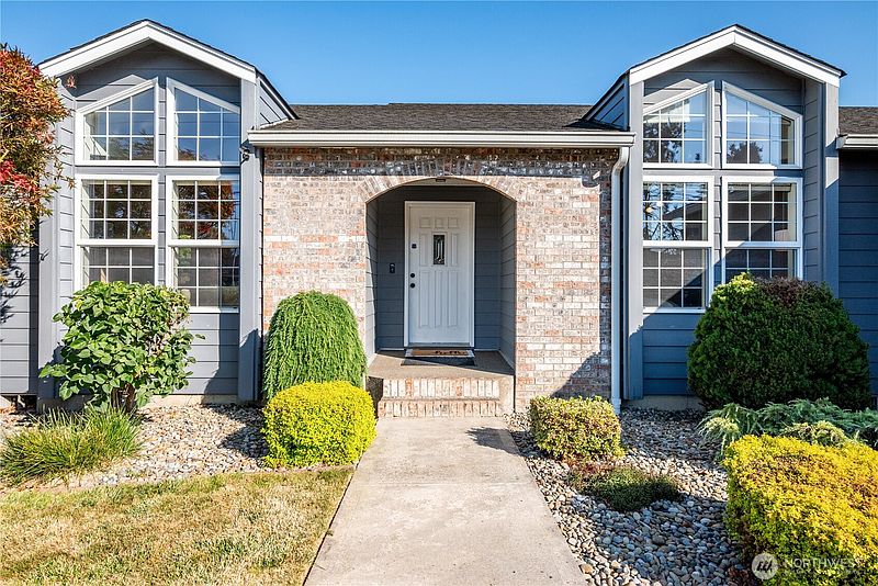 3rd image of 2360 38th Avenue