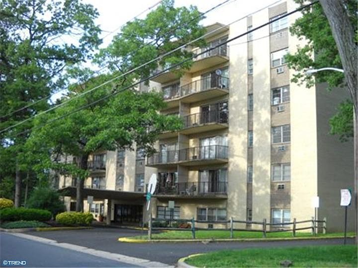 1st image of 411 Chestnut Pl