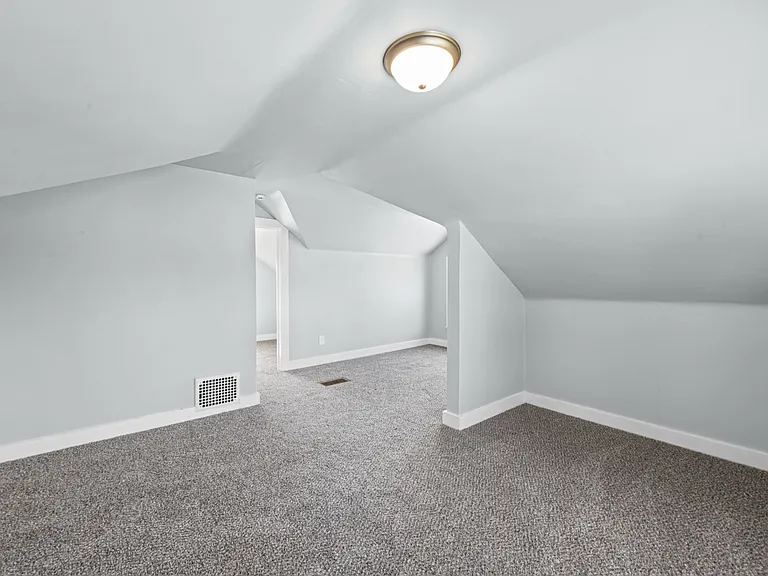 922 Mayflower Ave — Photo 36