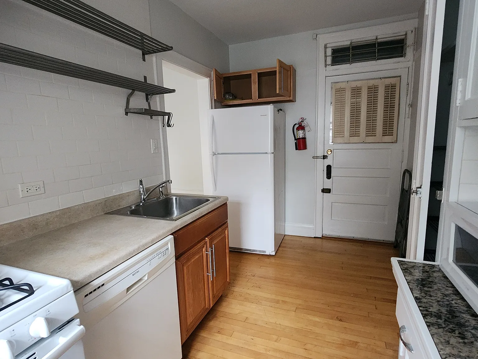 2 bed, 1000 sqft, $2,195 — Photo 3