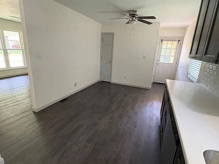 904 Montgomery Ave — Photo 5
