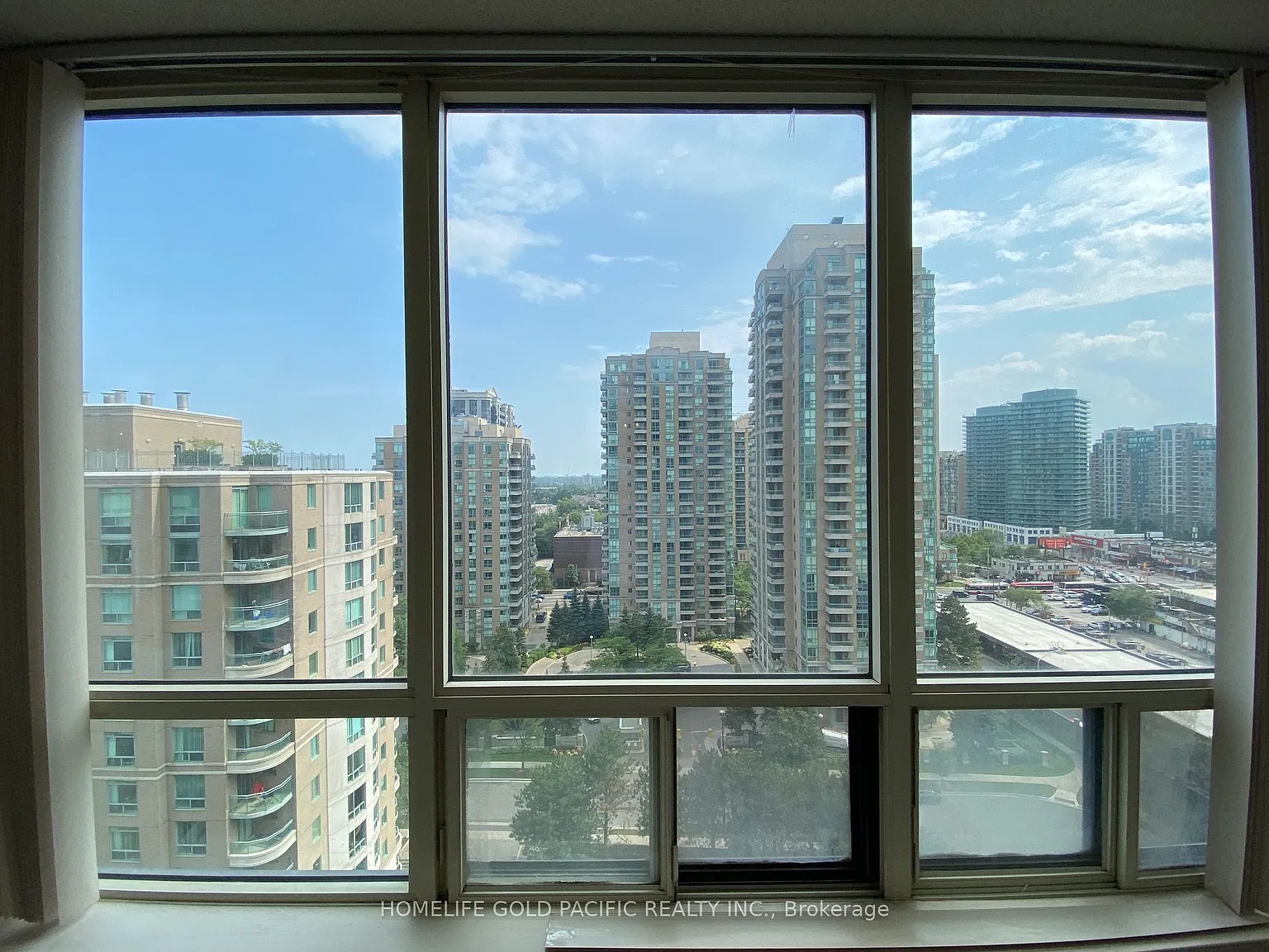 7 Bishop Ave — Photo 4