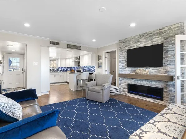 108 Harbor Dr Unit 102, Runaway Bay, TX 76426