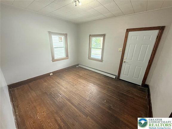 5th image of 126 Rhume St