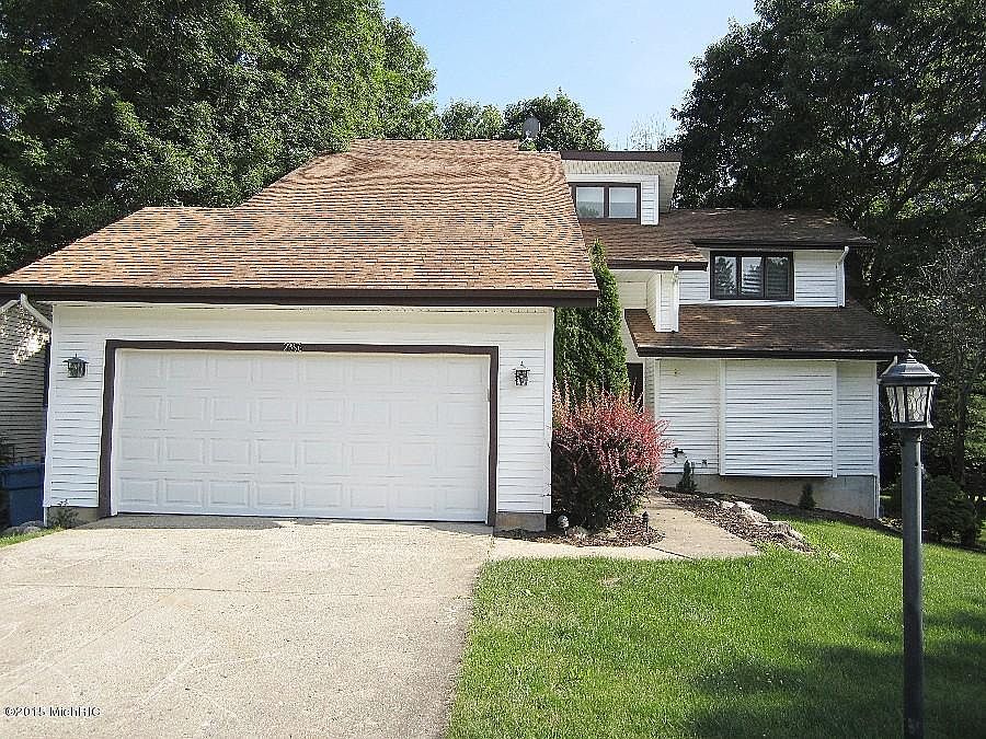 2nd image of 2336 Yorktown Dr SE