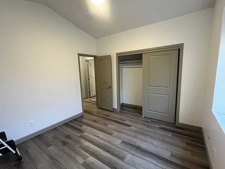 317 Victoria St — Photo 15