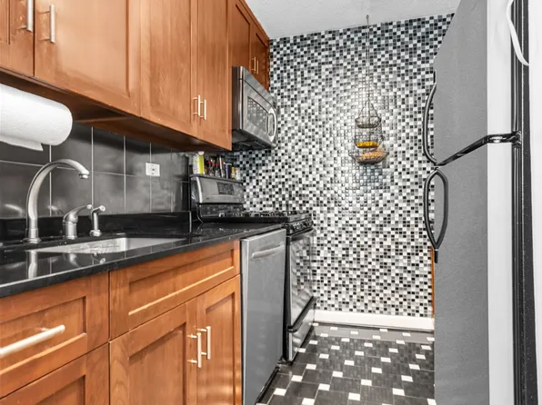 1619 3rd Avenue image 4 of 6