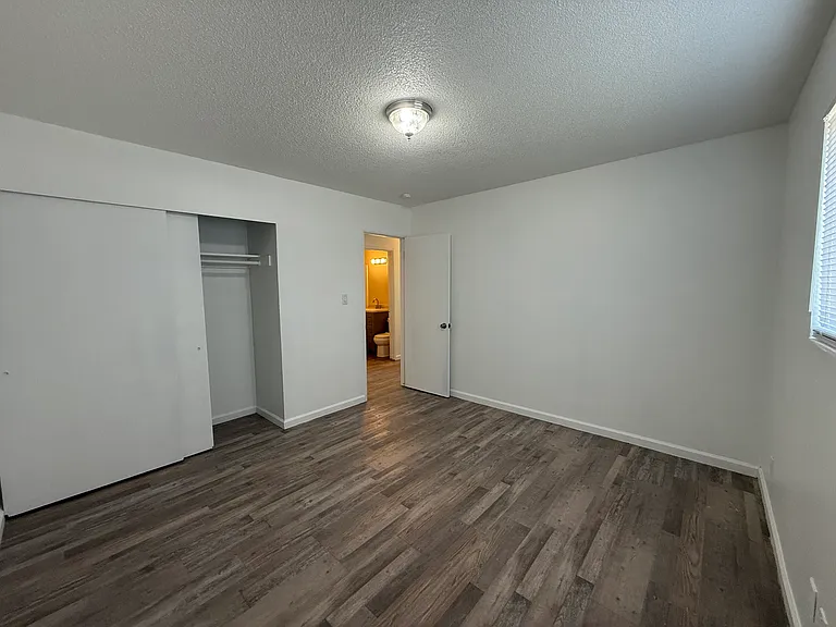 20237 Mulberry St — Photo 11