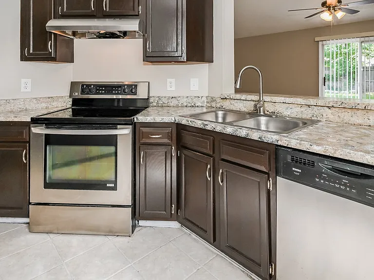 12325 Mastin Cove Rd — Photo 10