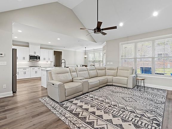 5th image of 104 Spyglass Dr